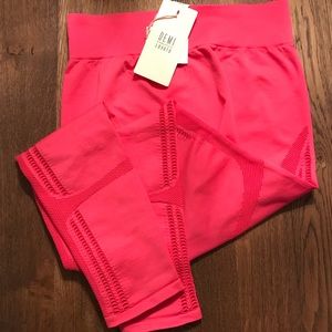 Demi Lovato Fabletics Dani legging in hot pink-Med